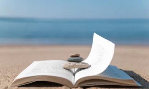 Nước càng sâu thì chảy càng chậm, người càng trí tuệ thì tâm càng tĩnh